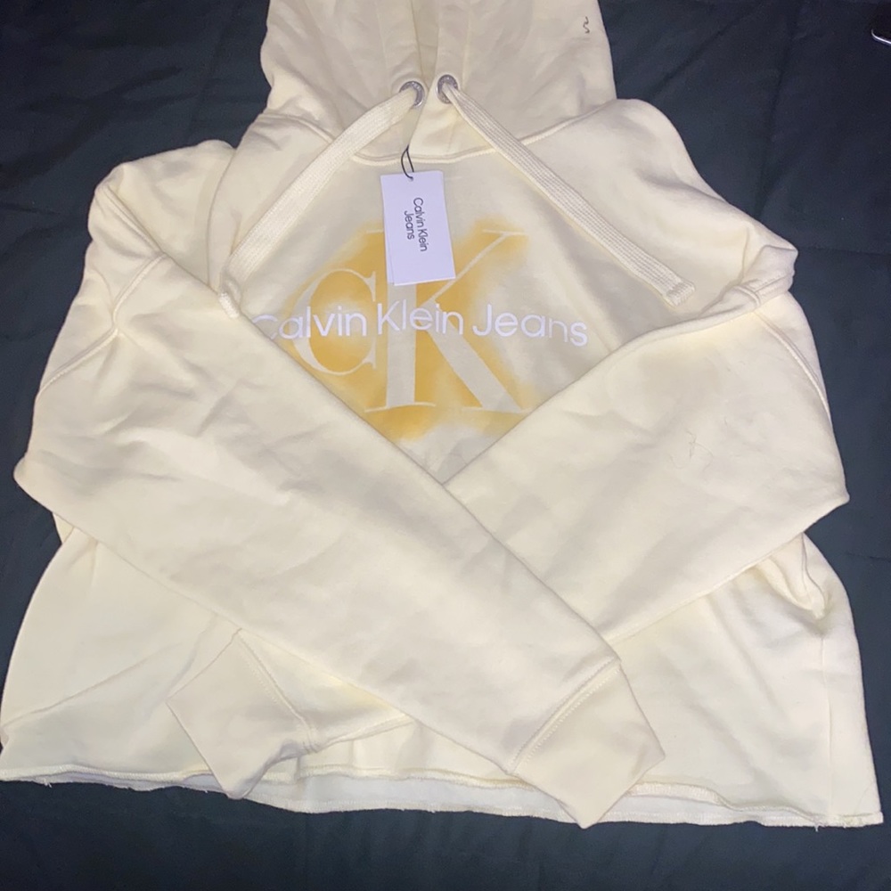 Calvin Klein Jeans monogram logo raw hem cropped hoodie in lemon - Picture 4 of 4